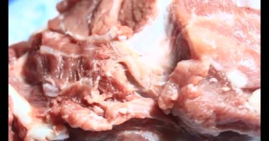 domuz bir plaka üzerinde