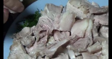 domuz bir plaka üzerinde