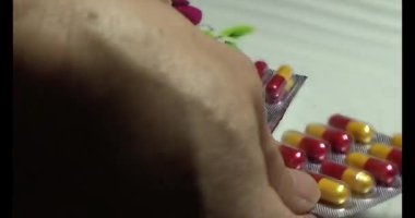 Tabaktaki antibiyotik kapsülü.