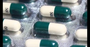 Tabaktaki antibiyotik kapsülü.