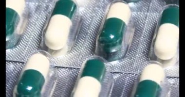 Tabaktaki antibiyotik kapsülü.