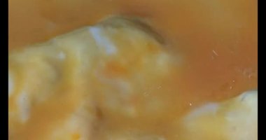 Tavada yumurta kızart.