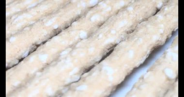 Tabakta patlamış mısır