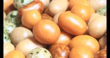 Tabakta kızarmış fıstık.