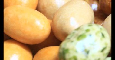 Tabakta kızarmış fıstık.