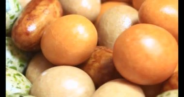 Tabakta kızarmış fıstık.