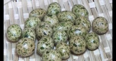 Tabakta kızarmış fıstık.