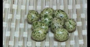 Tabakta kızarmış fıstık.