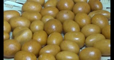 Tabakta kızarmış fıstık.