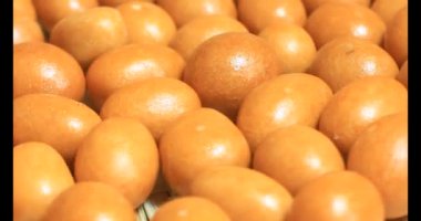 Tabakta kızarmış fıstık.