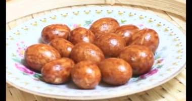 Tabakta kızarmış fıstık.