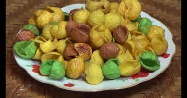 Tabaktaki renkli aperatifler