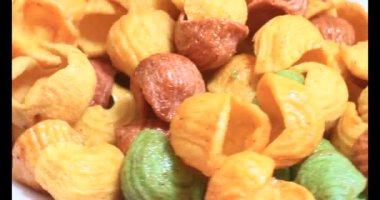 Tabaktaki renkli aperatifler