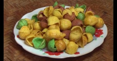 Tabaktaki renkli aperatifler