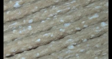 Domatesleri ve yıldız meyvelerini parçalara ayır