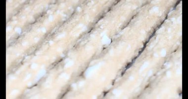 Domatesleri ve yıldız meyvelerini parçalara ayır