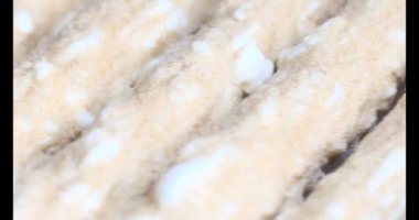 Domatesleri ve yıldız meyvelerini parçalara ayır