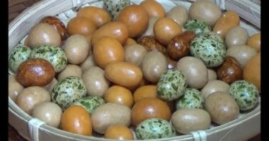 Tabakta kızarmış fıstık.