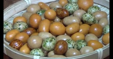 Tabakta kızarmış fıstık.