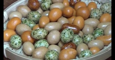 Tabakta kızarmış fıstık.