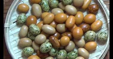 Tabakta kızarmış fıstık.