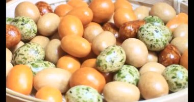 Tabakta kızarmış fıstık.