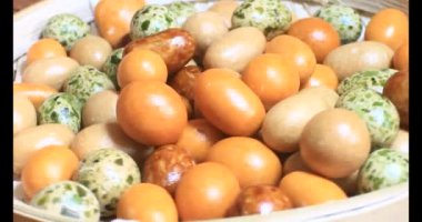 Tabakta kızarmış fıstık.