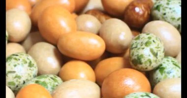 Tabakta kızarmış fıstık.