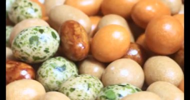 Tabakta kızarmış fıstık.