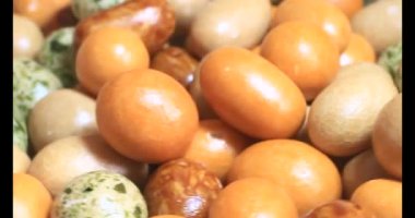 Tabakta kızarmış fıstık.