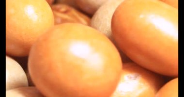 Tabakta kızarmış fıstık.