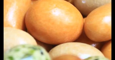 Tabakta kızarmış fıstık.