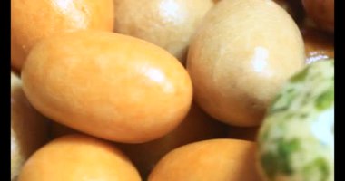 Tabakta kızarmış fıstık.