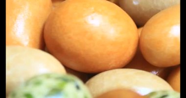 Tabakta kızarmış fıstık.