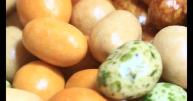 Tabakta kızarmış fıstık.