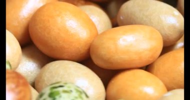 Tabakta kızarmış fıstık.