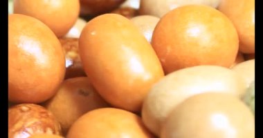 Tabakta kızarmış fıstık.