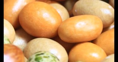 Tabakta kızarmış fıstık.