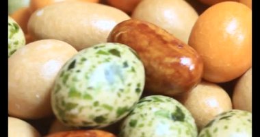 Tabakta kızarmış fıstık.