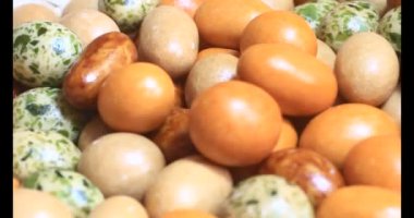 Tabakta kızarmış fıstık.