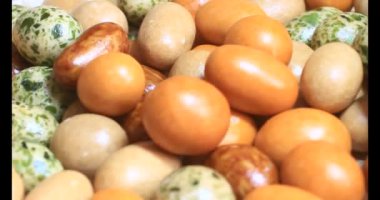 Tabakta kızarmış fıstık.