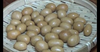 Tabakta kızarmış fıstık.