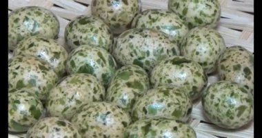 Tabakta kızarmış fıstık.