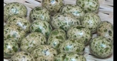 Tabakta kızarmış fıstık.