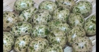 Tabakta kızarmış fıstık.