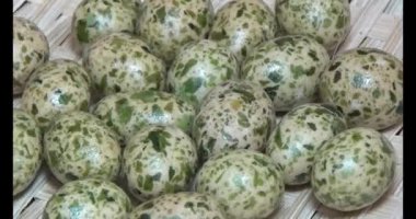 Tabakta kızarmış fıstık.