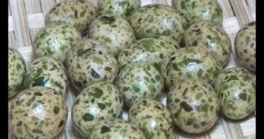 Tabakta kızarmış fıstık.