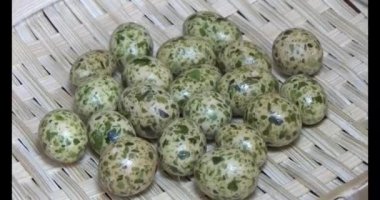 Tabakta kızarmış fıstık.