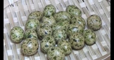 Tabakta kızarmış fıstık.