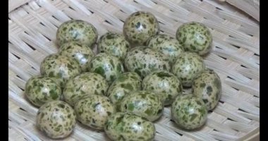 Tabakta kızarmış fıstık.